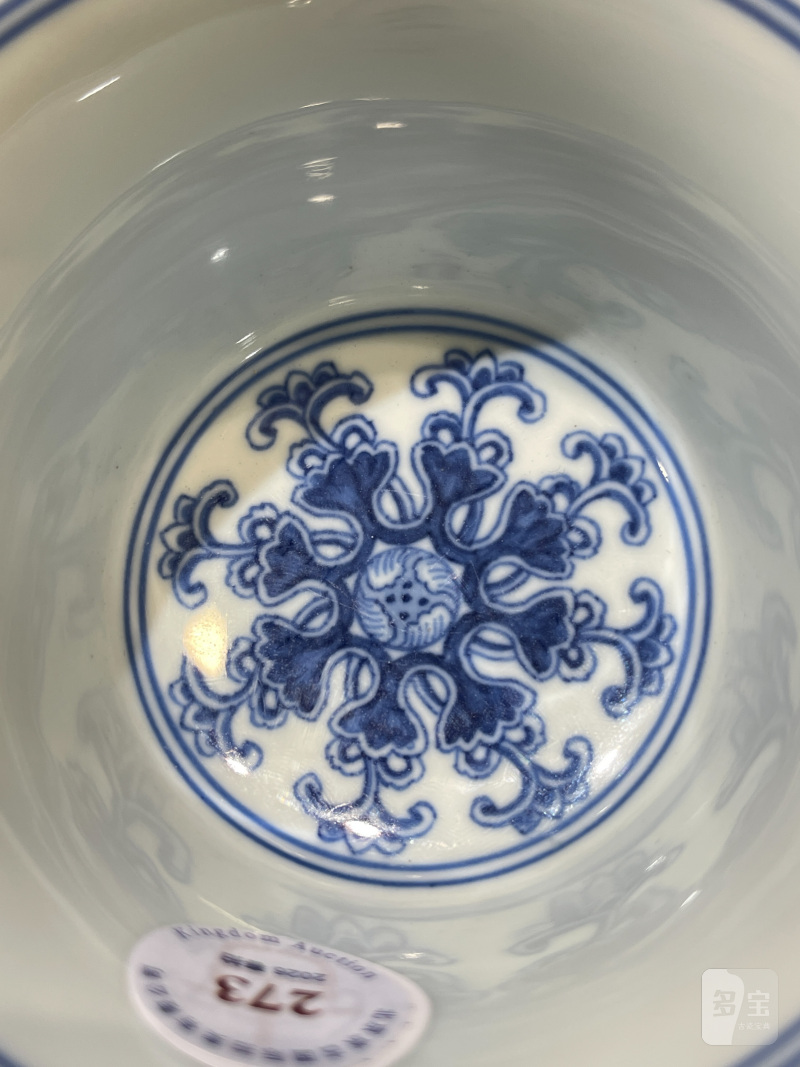 清乾隆 青花缠枝莲梵文高足杯 - 图9